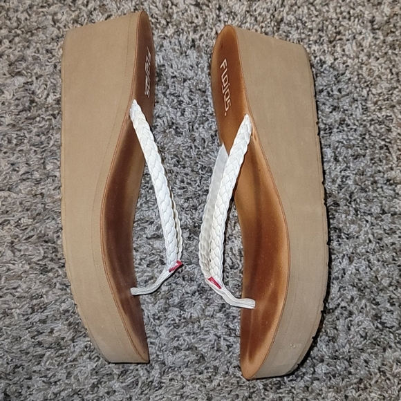 comfortable leather clogs